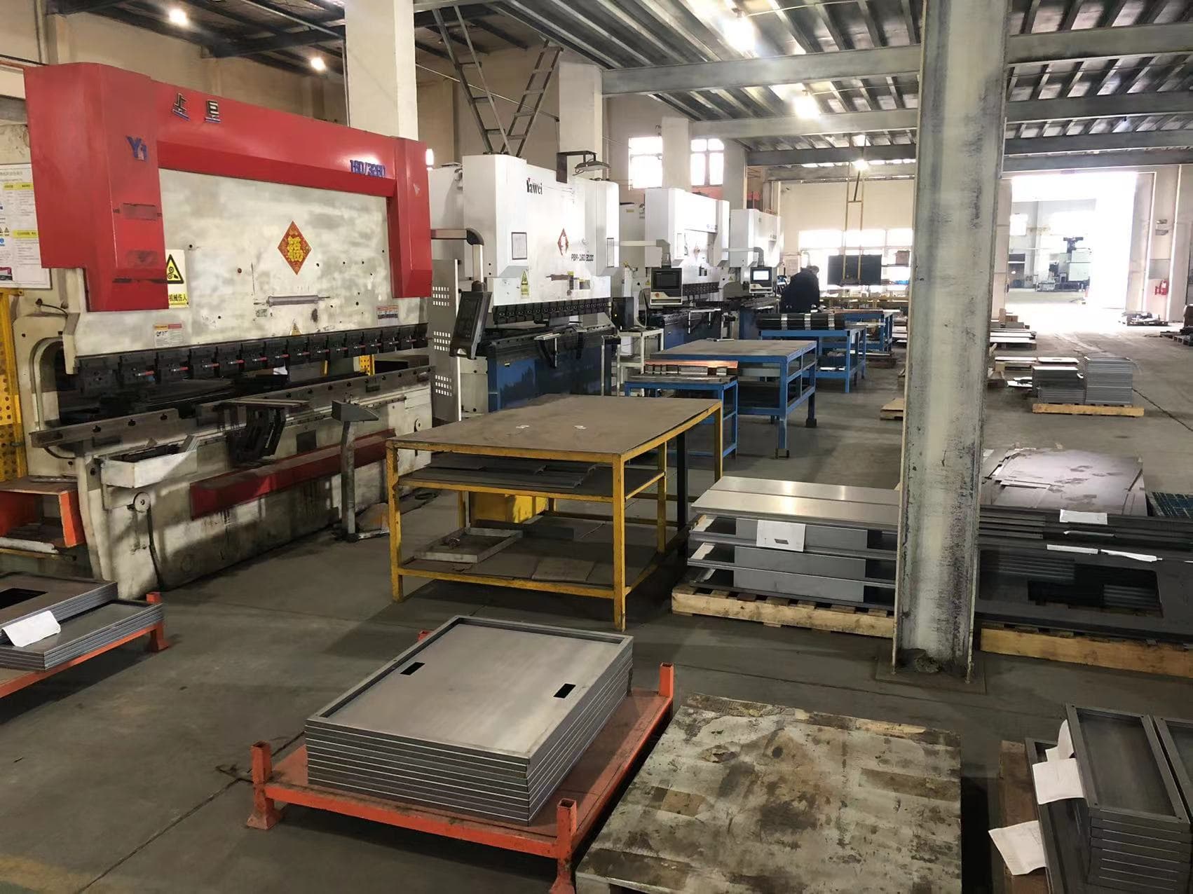 Sheet-metal bending workstation
