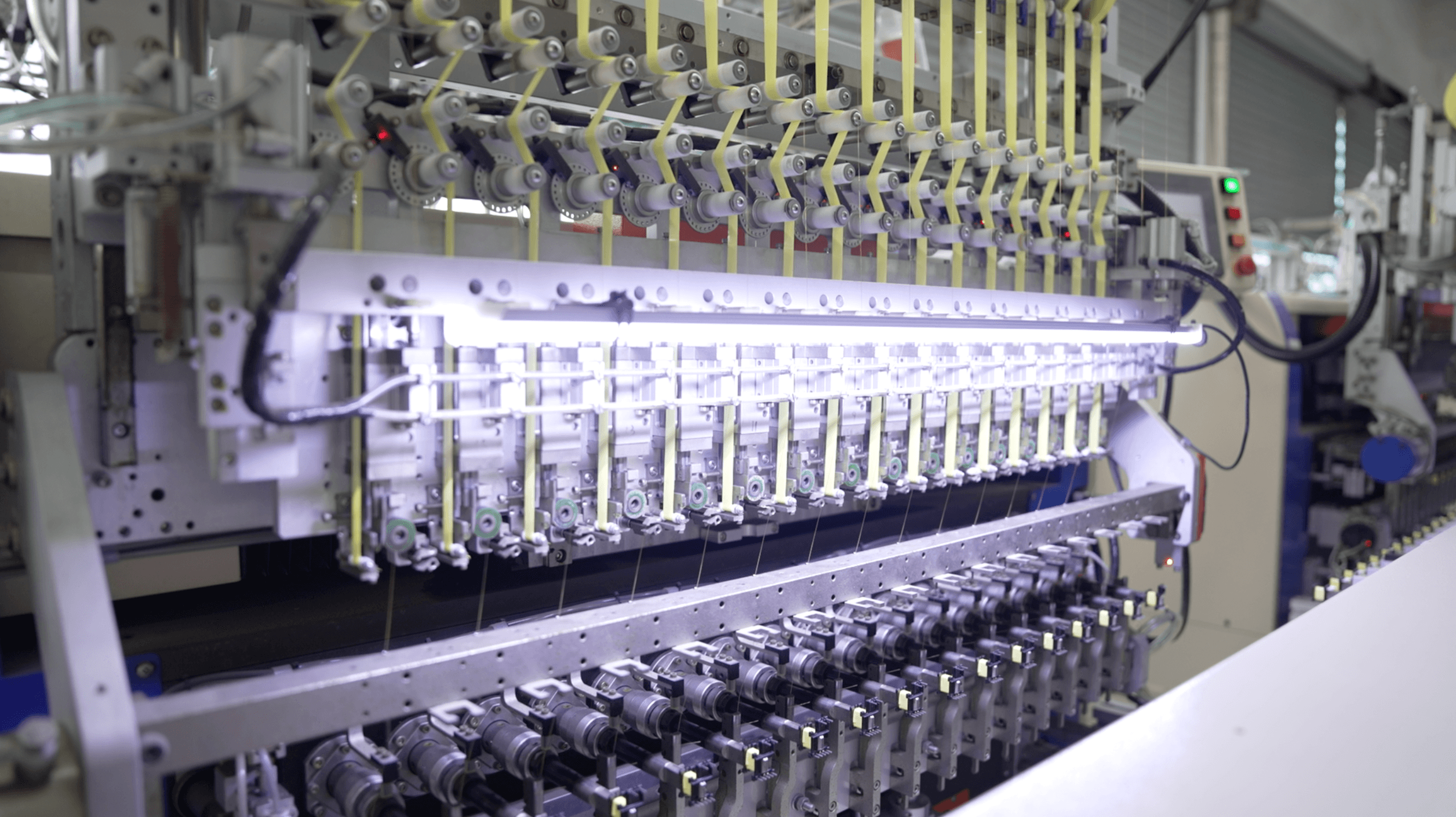 Multi-needle equipment running in production rhythm